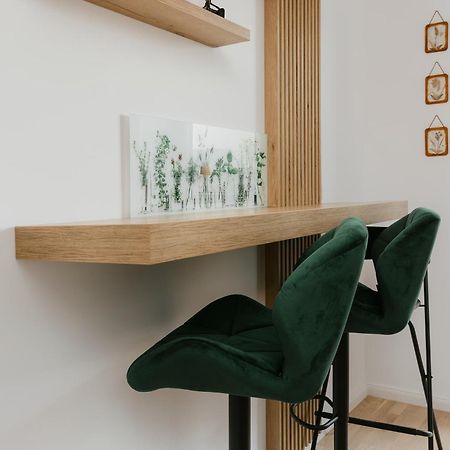 The Forest - Luxe Central Apt With Free Secured Parking Brasov Exterior photo