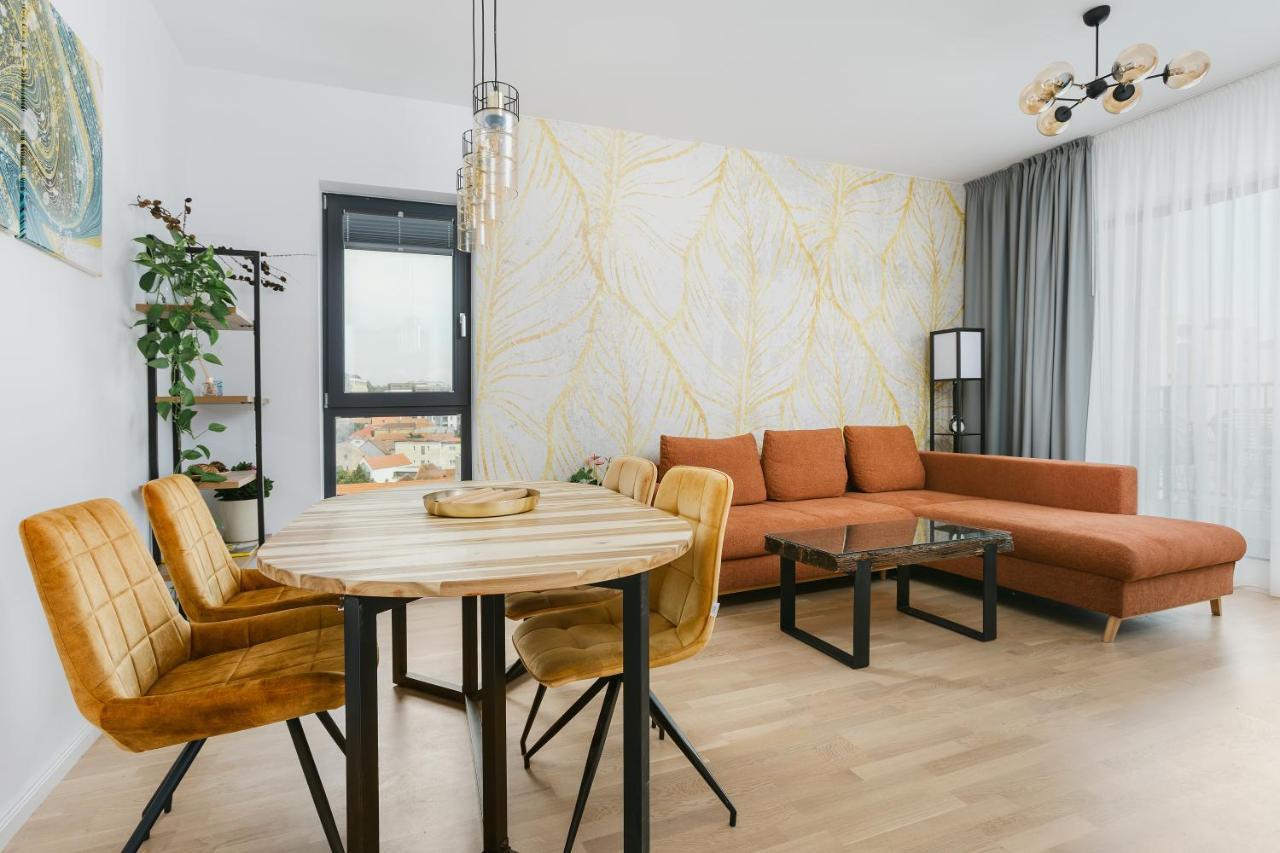 The Forest - Luxe Central Apt With Free Secured Parking Brasov Exterior photo
