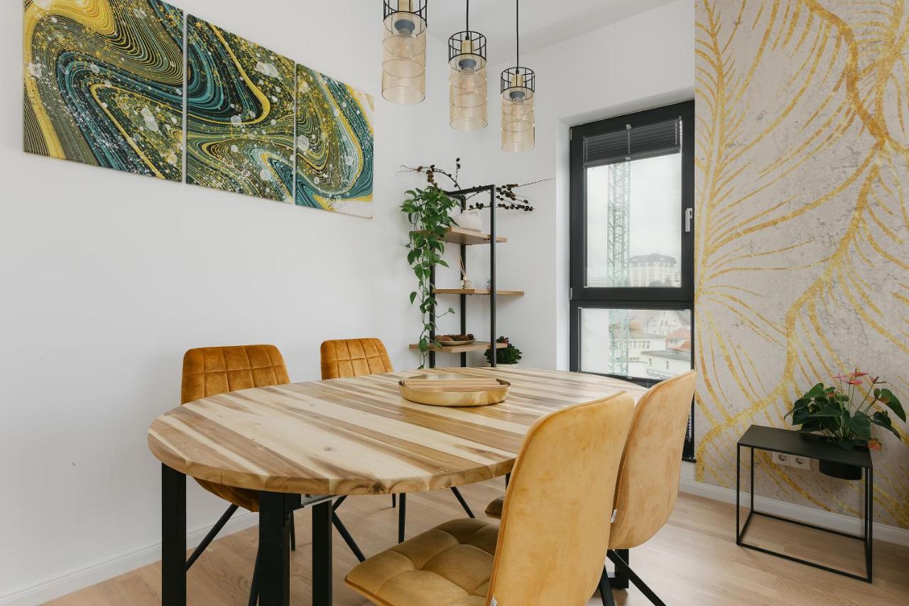 The Forest - Luxe Central Apt With Free Secured Parking Brasov Exterior photo