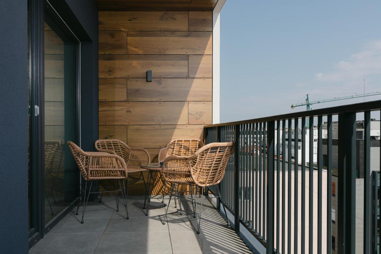 The Forest - Luxe Central Apt With Free Secured Parking Brasov Exterior photo