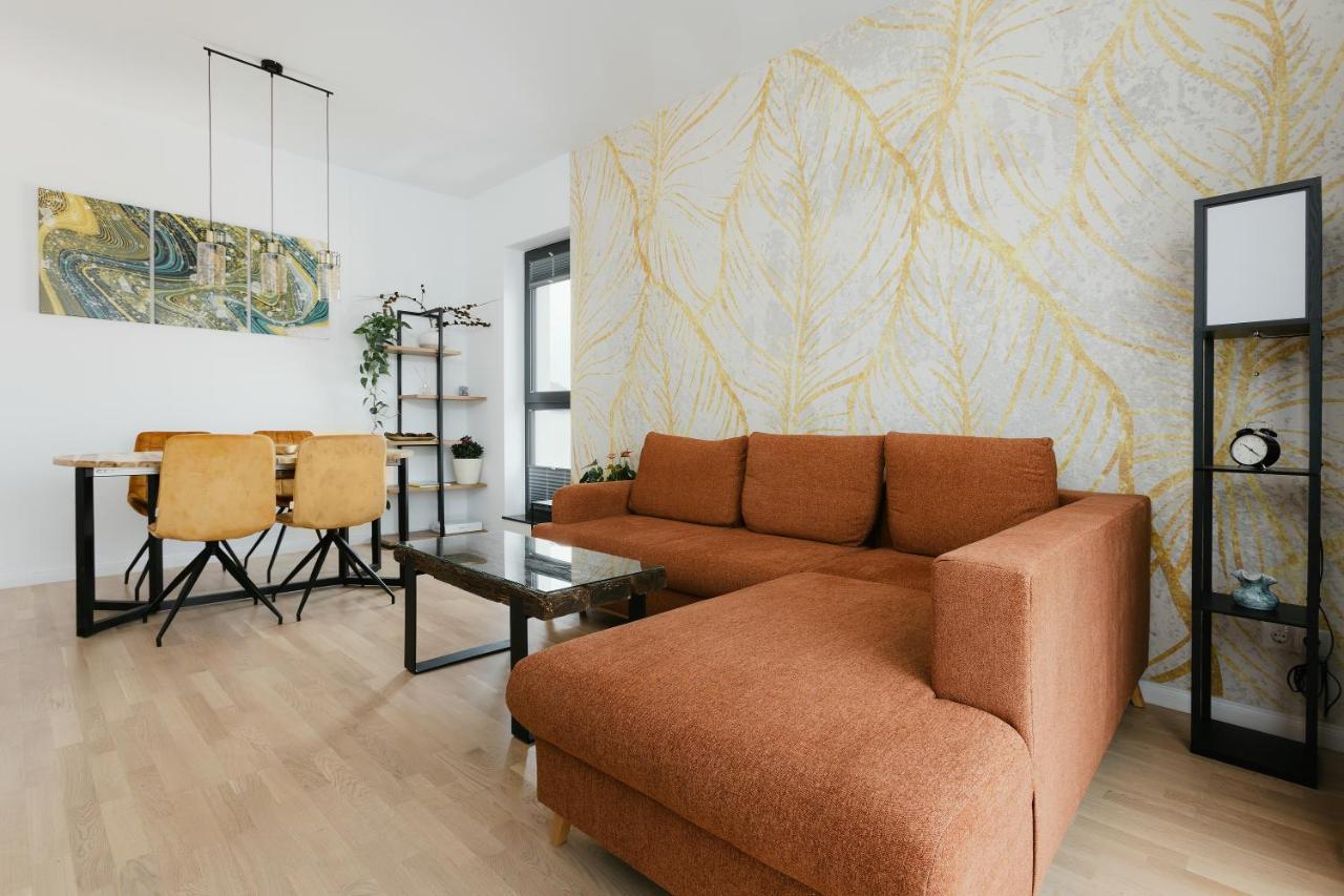 The Forest - Luxe Central Apt With Free Secured Parking Brasov Exterior photo